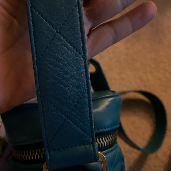 Vintage CHANEL Turquoise Quilted Vanity Handbag - Picture 8 of 15